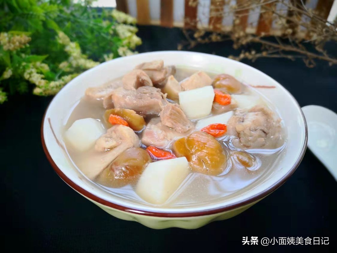 天冷煮啥汤给小孩暖身,天冷了老人小孩都要吃这三鲜汤