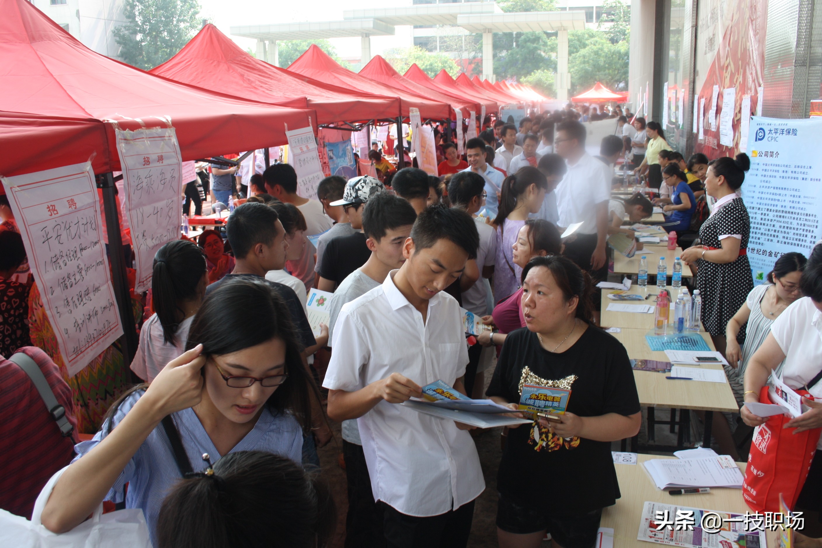 郑州春季应届毕业生招聘会,郑州大型招聘会提供近八千个岗位