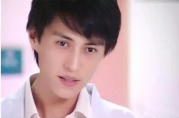 行走的荷尔蒙，这6位越老越有味，大胡茬克制又霸道，气质太绝了