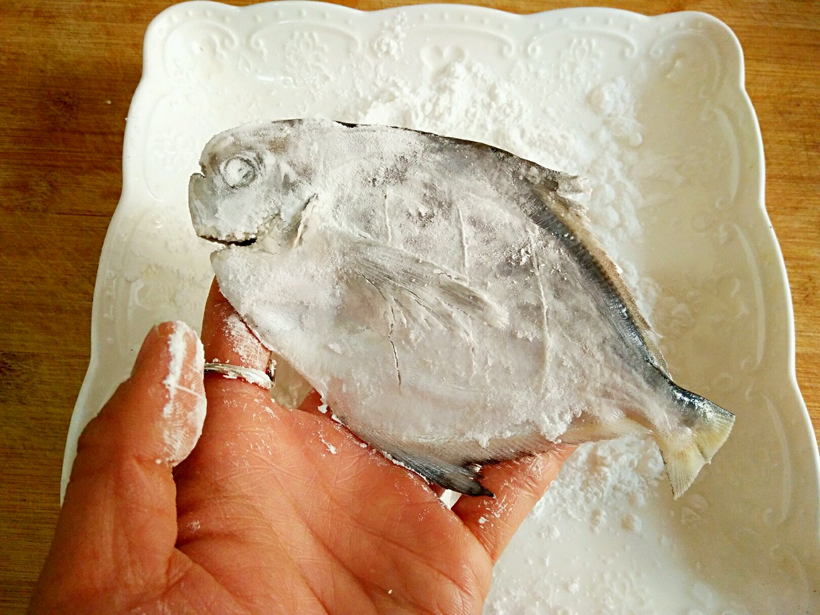 非常简单的香煎小鲳鱼又香又酥皮,小鲳鱼煎鱼无腥