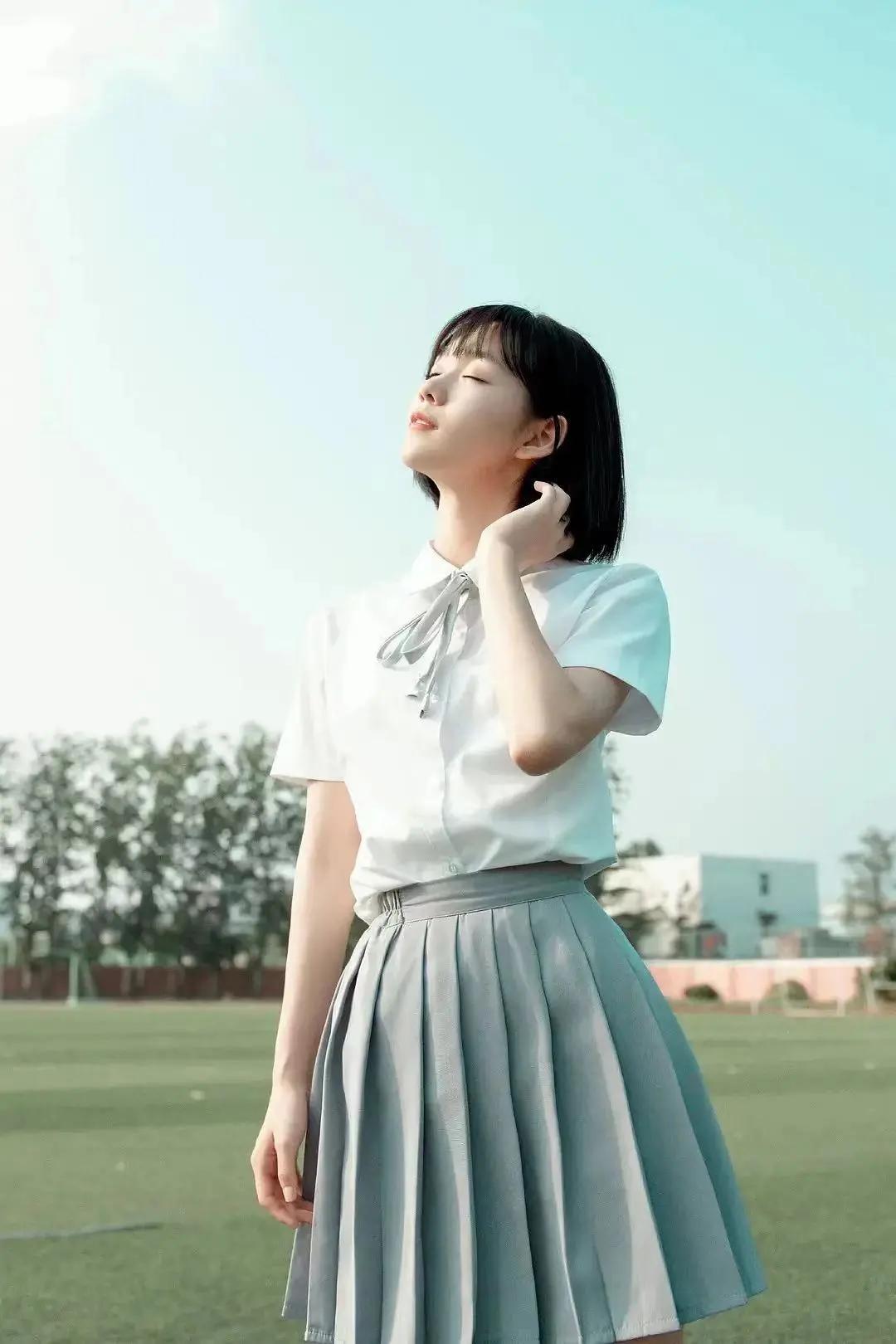 老东家送她出道，刚解散就解约反被爆料塌房瓜？