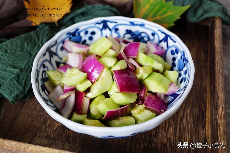 十多种凉拌菜满足炎热天气的味蕾,炎热的天气吃碗冷稀饭配凉拌菜