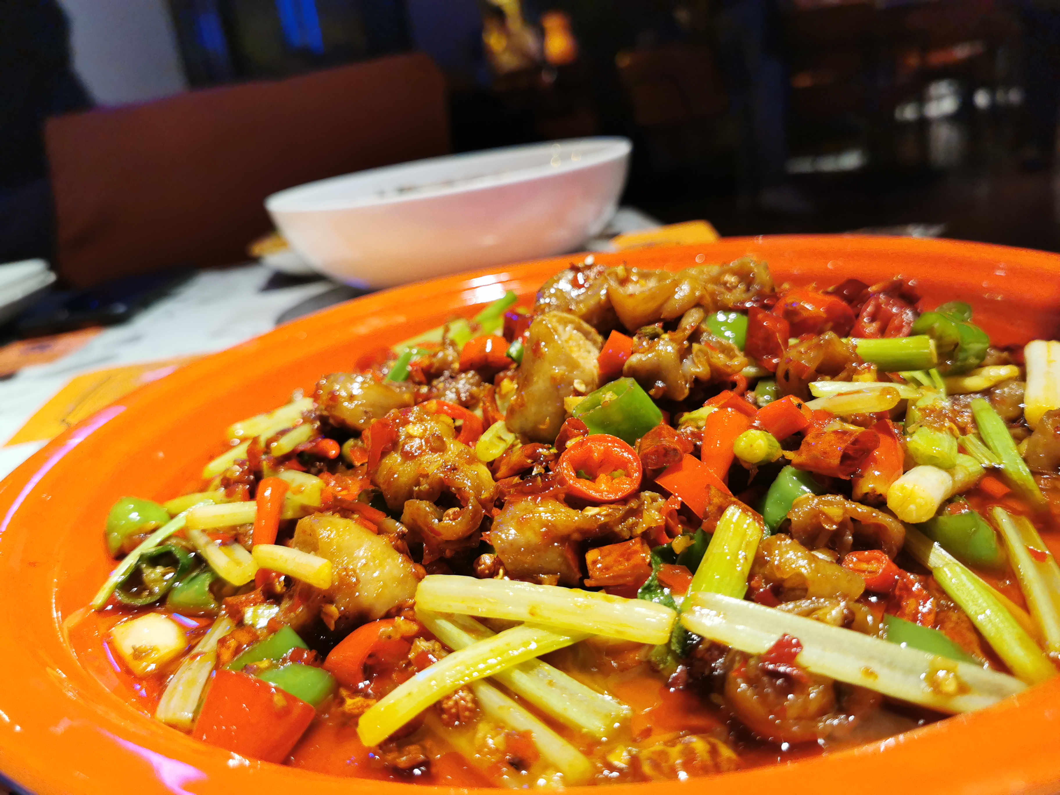 长治路这家店，足球宝贝跟你看球赛氛围棒，西昌小烧烤只有这里有