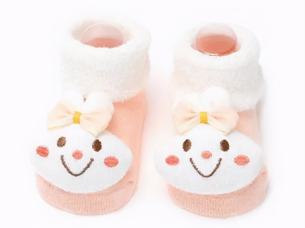 儿童鞋怎么选防止扁平足,扁平足儿童应该穿软底鞋还是硬底