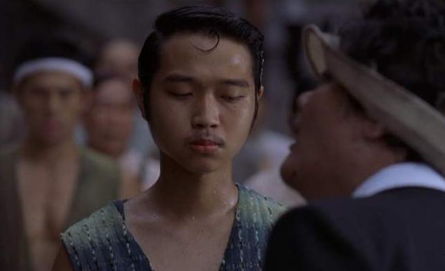 还记得功夫中的酱爆吗,还记得电影功夫前期的经典片段吗