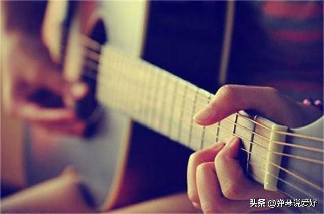 初学吉他学会一首歌要多久,初学者每天学吉他一个小时