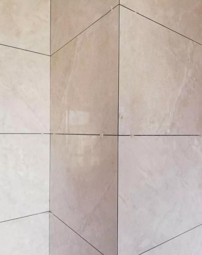 美缝把瓷砖崩瓷了常见吗,瓷砖做美缝时出现崩瓷怎么补救