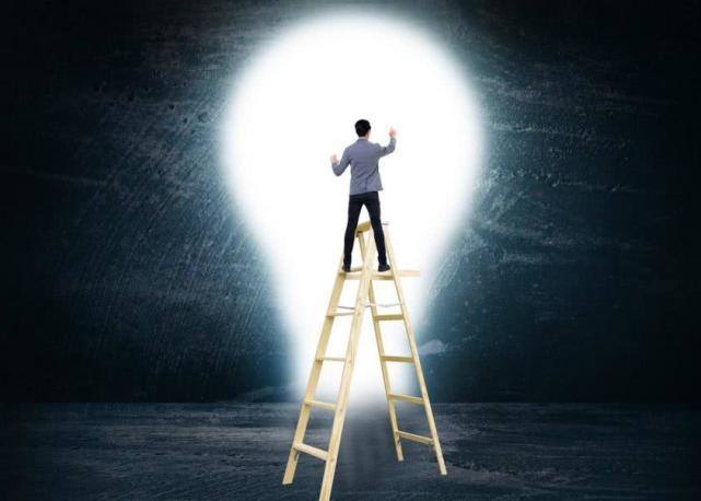 人到中年是赚钱重要还是精神充实,人到中年努力赚钱才是人生的意义