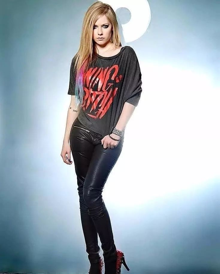 朋克公主艾薇儿颜值巅峰时期,欧美明星艾薇儿