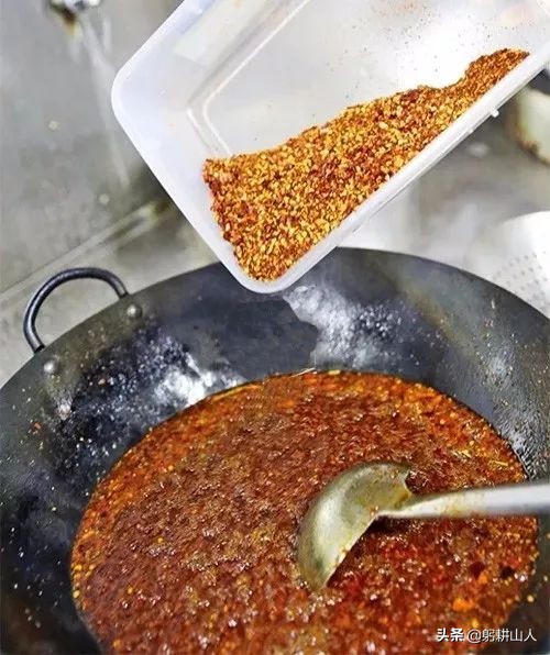 凉菜红油与热菜红油区别,红油辣椒油哪个牌子拌凉菜好吃