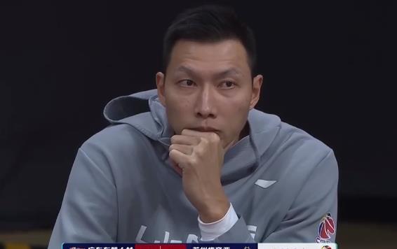 争议！赵睿传球失误却怒斥队友，暴躁的脾气被阿联传染了？