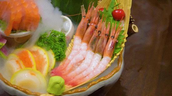 徐州张柏芝一秒到日本？其实正在吃日料，和服免费穿，过足cos瘾