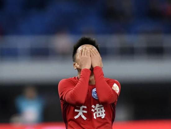 在中国搞足球需要很大的勇气,在中国玩足球