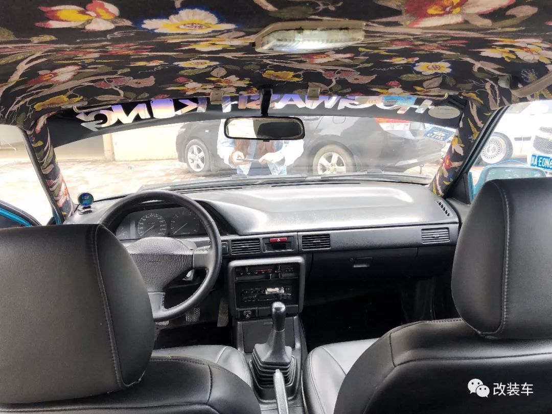 哪年的马自达323有尾翼,马自达323贯串式尾灯是哪一款