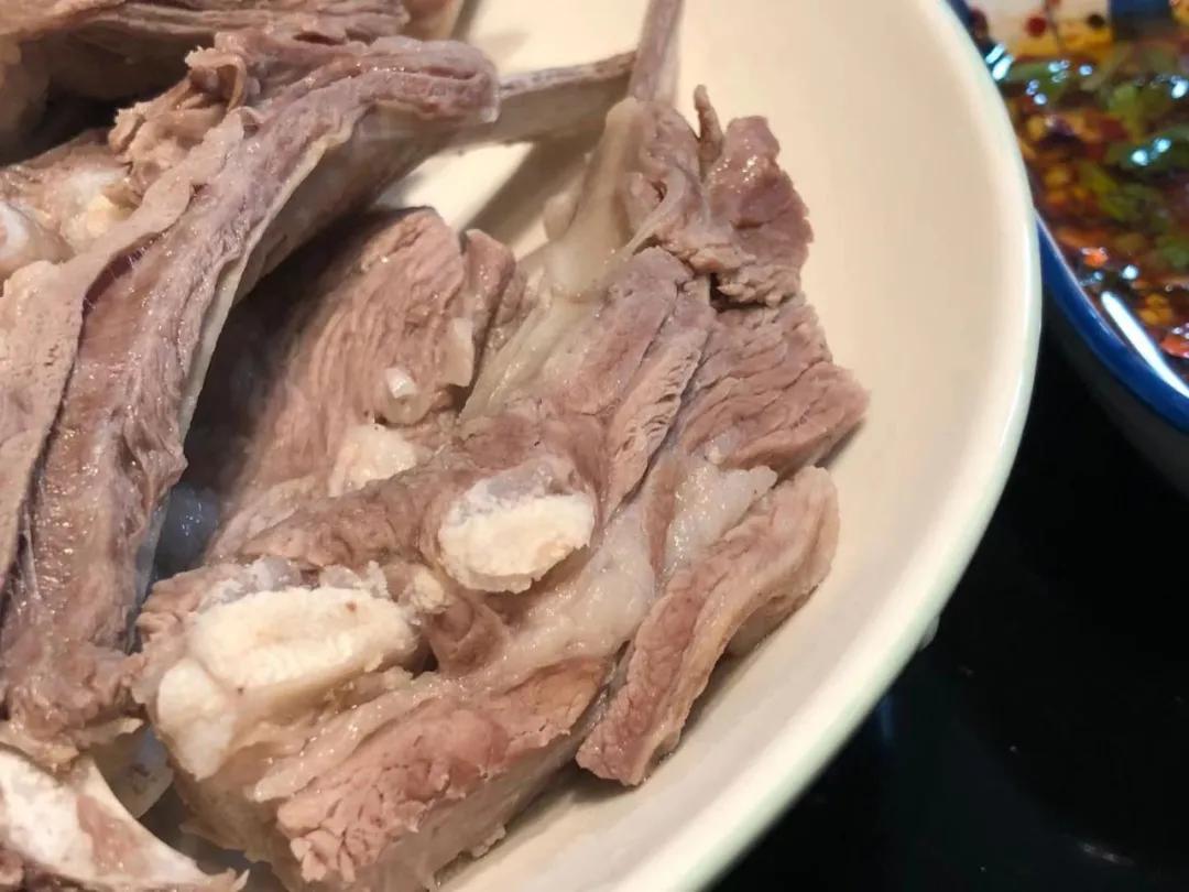 手抓羊肉和手抓羊排区别,手抓饭用羊肉还是羊排好吃