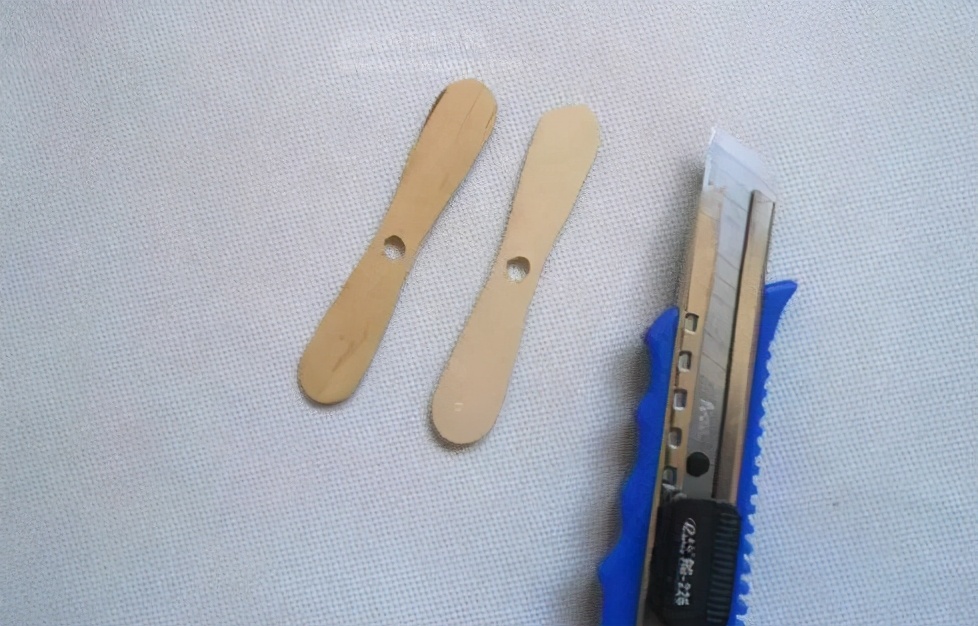 能飞的手工飞机制作幼儿园,国庆节幼儿园手工制作飞机图文