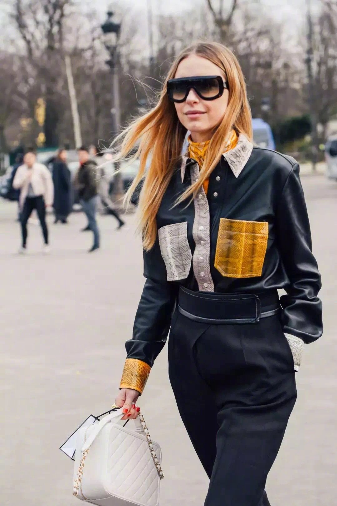 衬衫叠穿秋冬最流行的穿法,衬衫毛衣初春最时髦的穿法