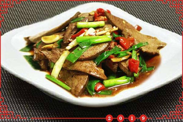 猪肝怎么炒好吃又嫩简单家常做法,猪肝怎么炒又脆又嫩的步骤