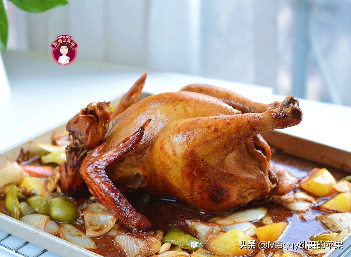 炭火烤全鸡怎么烤出外酥里嫩,焖烤全鸡也是一道杠杠的硬菜