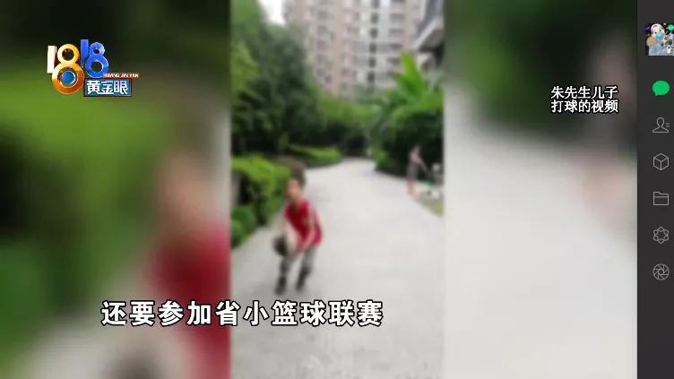 孩子喜欢打篮球父亲陪着打篮球,孩子喜欢打篮球的心理
