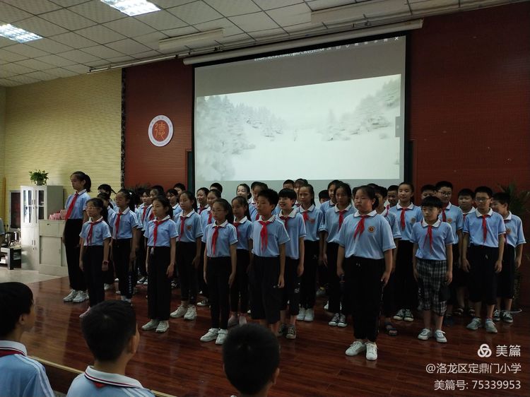 童心颂党诗歌朗诵小班,小学生集体歌颂党诗歌朗诵比赛