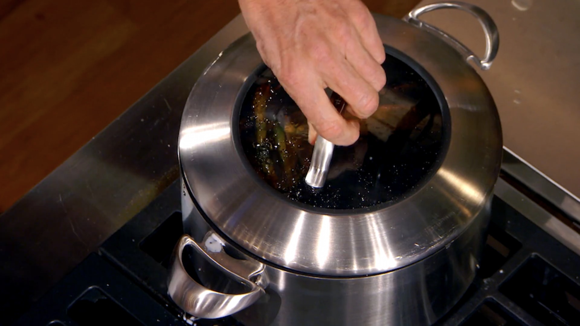 戈登拉姆齐龙虾肉,戈登拉姆齐取龙虾肉视频