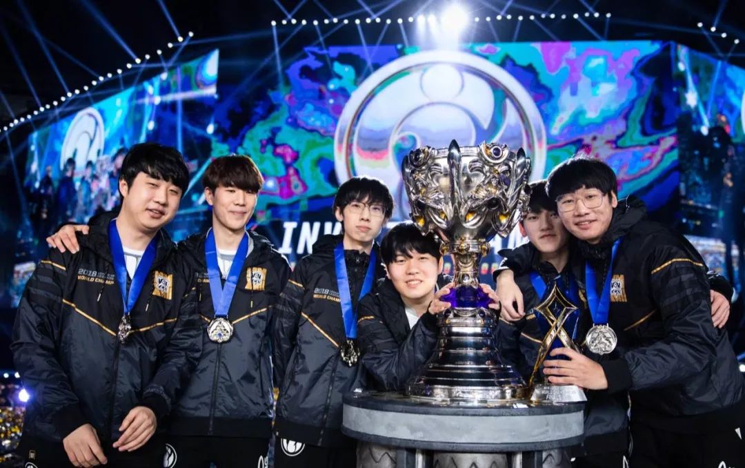 王健林投资篮球,王思聪谈王健林搞足球