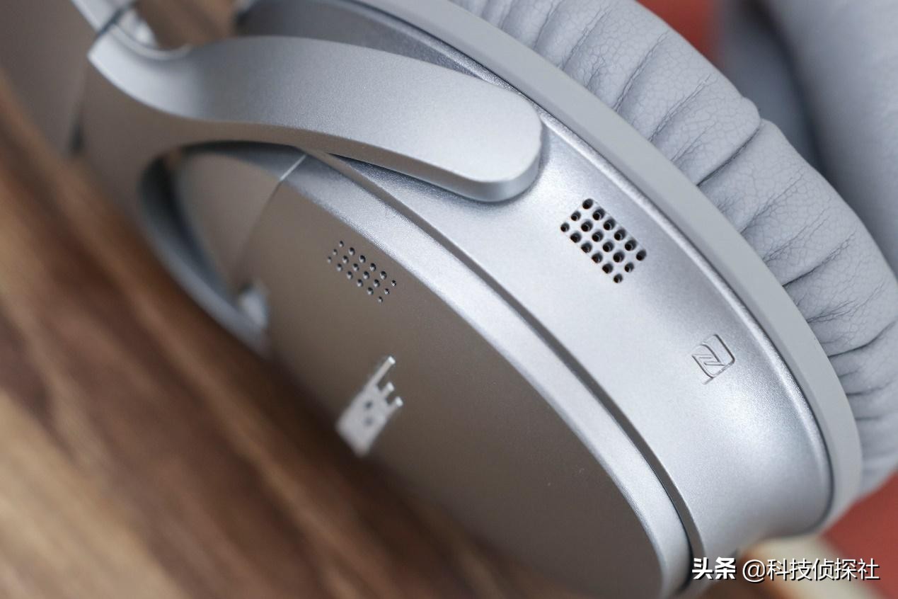 飞机上的耳机和普通耳机有区别吗,飞机上发的耳机是什么耳机