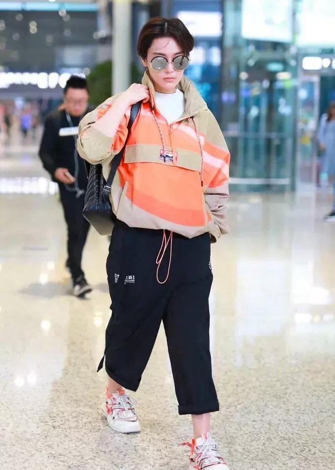 张馨予短发又飒又美,军嫂张馨予短发造型又a又飒