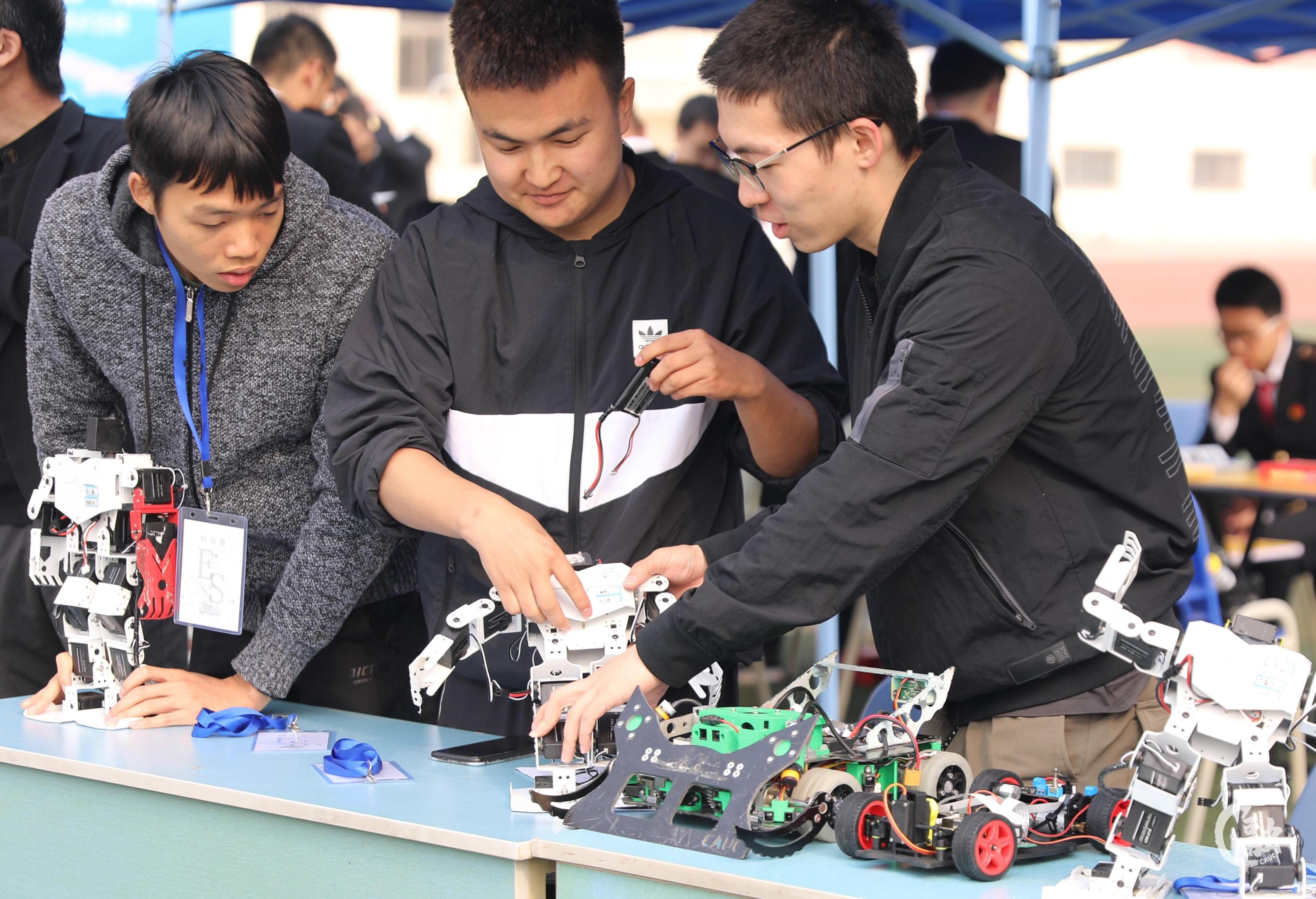 百年风华正茂青春永不散场,百年奋斗风华正茂