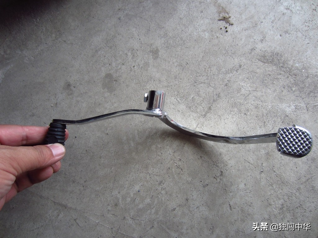 脚舒服了，鞋面也干净了---银钢悍路者300偏三轮换挡杆改前后踩