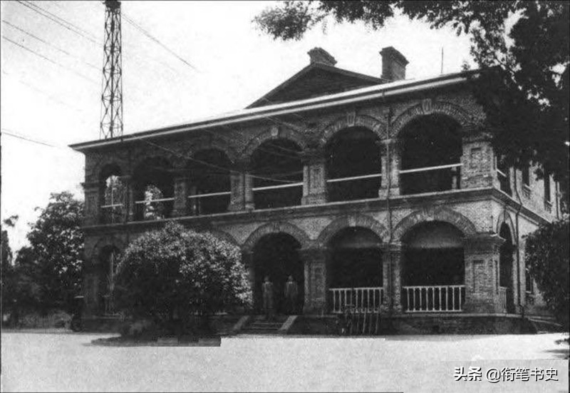 1937年，诡计刺杀蒋介石的汉奸集团，败给了秘密警察的“*男美**计”