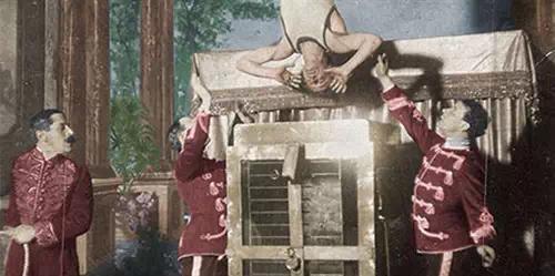 胡迪尼魔术事件完整视频,魔术大师胡迪尼传奇的一生