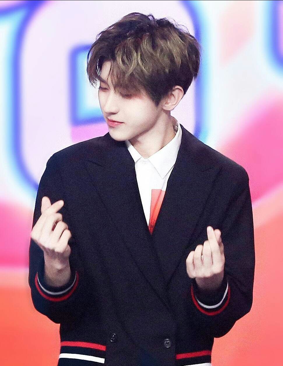 出道即巅峰的蔡徐坤c位,蔡徐坤为什么c位出道被压票