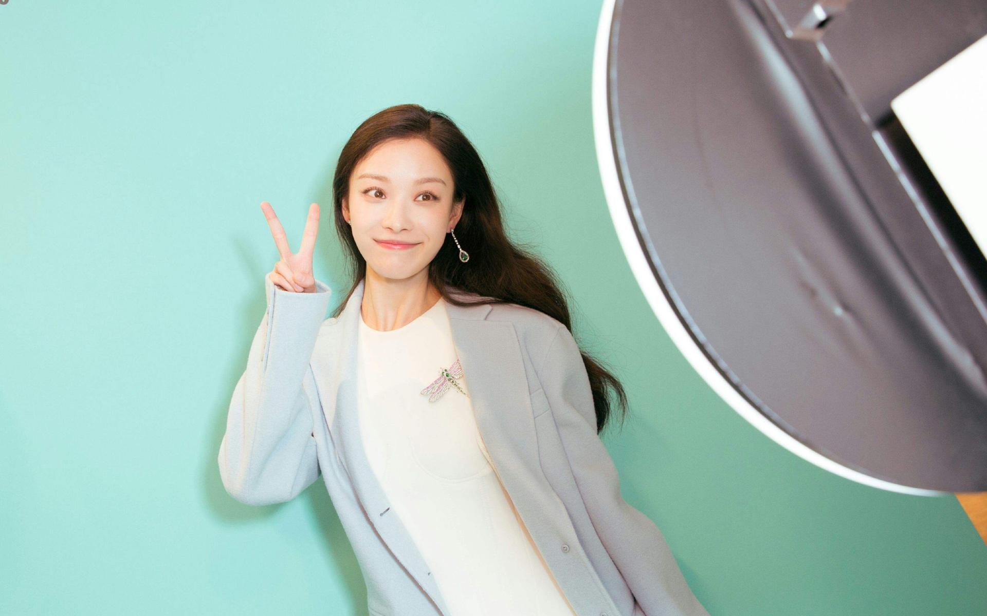 刘诗诗刘亦菲粉裙,刘诗诗杨幂惊艳高级照片