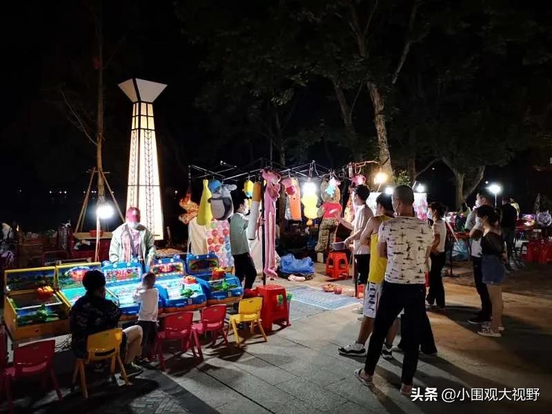 凌晨三点就开始摆摊,大部分人的晚上还在摆摊