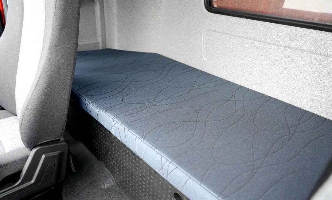 中卡6x2货车7米8,解放j6l领航版载货车