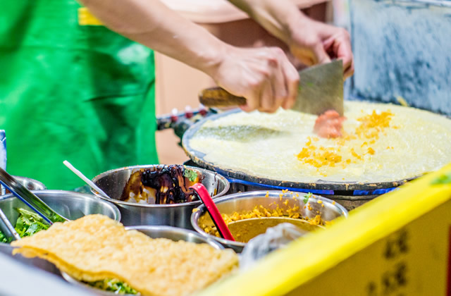 做什么样的街头小吃生意最火,做什么街边小吃生意比较赚钱