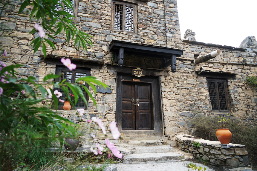 四川境内被誉为小布达拉宫的寺庙,四川布达拉宫游玩攻略