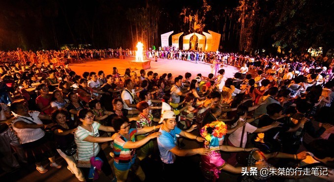 西双版纳泼水节攻略,西双版纳傣族泼水节和广西泼水节