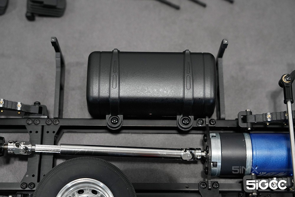 组装f2000拖头,组装f2000卡车模型