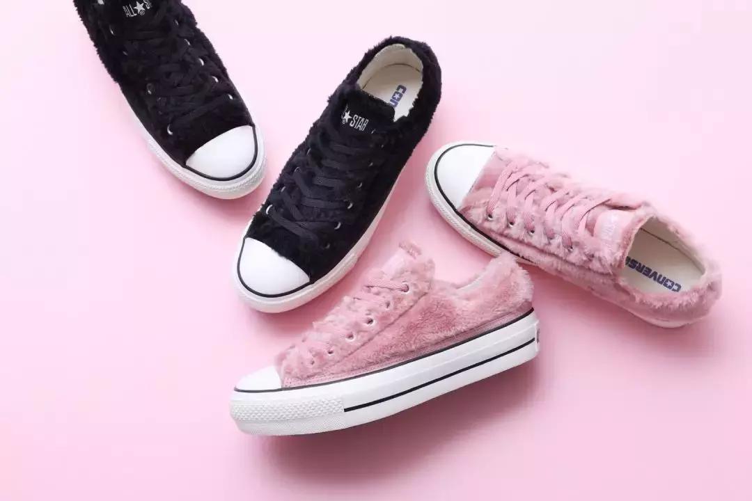 泫雅黑色运动鞋出场,16双秋天最想买的运动鞋