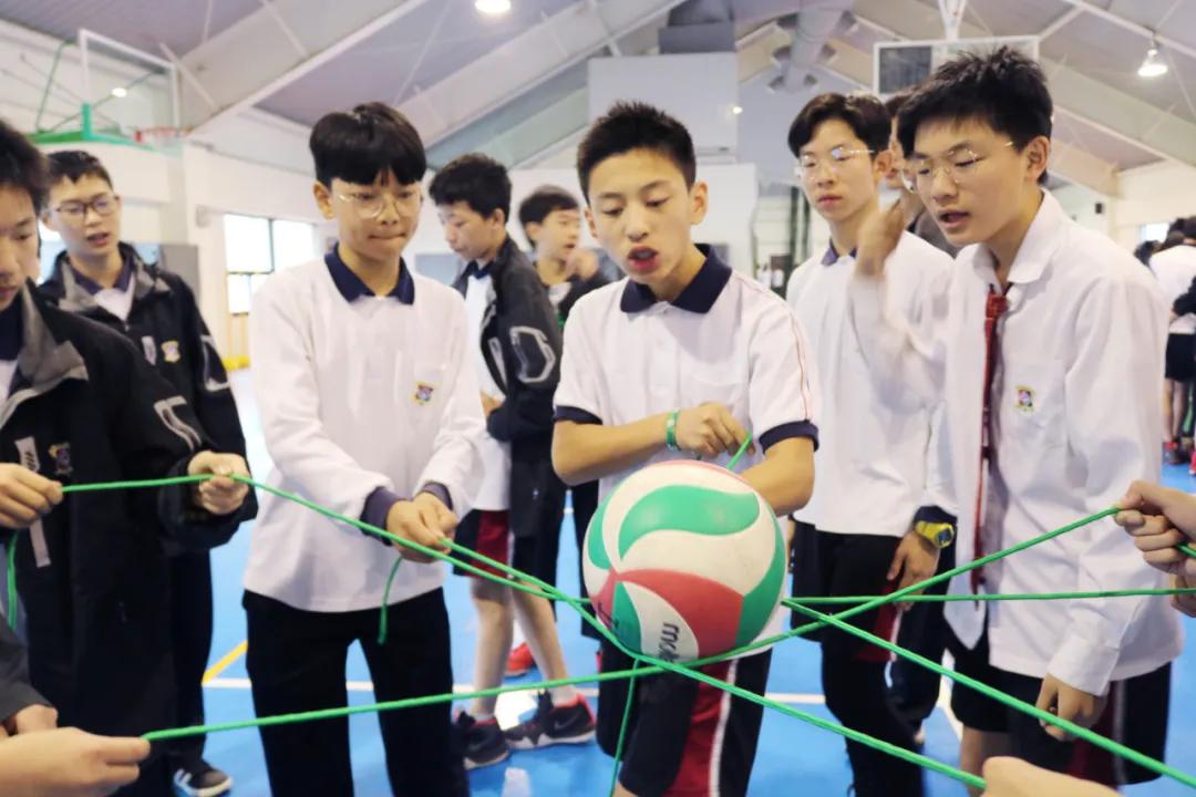 为了孩子上学一家人搬到郊区,为了进好的学校迁户口值得吗