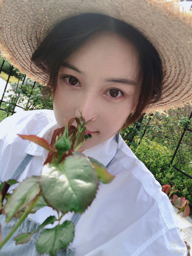 何捷和张馨予拍婚纱照图片,何捷张馨予军装婚纱照甜蜜