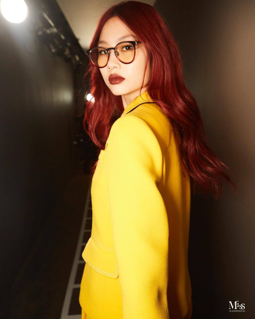 哑光妆容的魅力，在于提供漆黑的夜晚，展现色彩之美