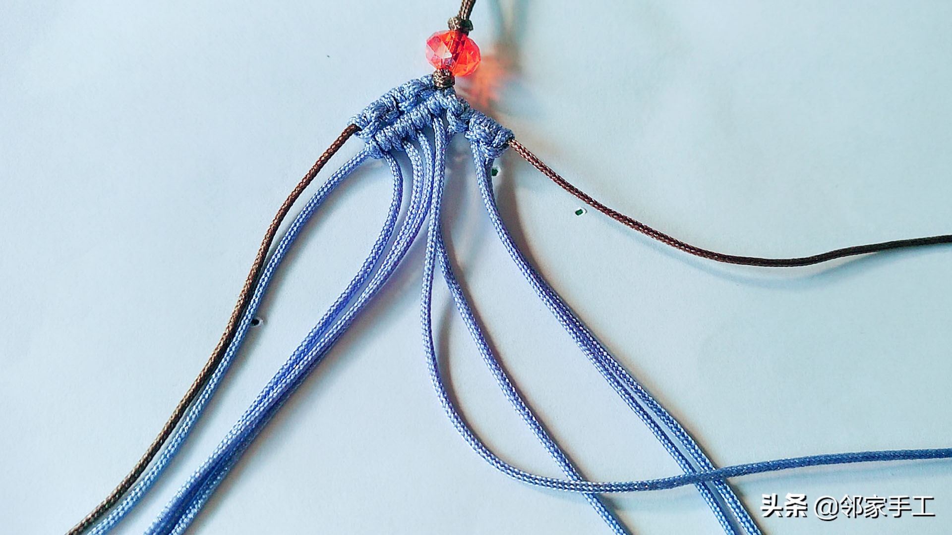 编蝴蝶手机挂件教程,带扣子的手机挂件编法