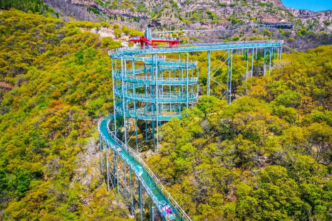 带你峡谷漂流感受一下夏天的气息,端午游玩清凉谷踏浪漂流清凉一夏