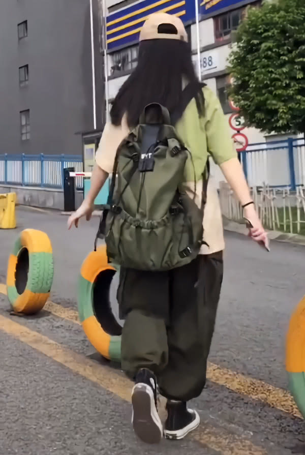 鍖″▉鐨勯粦鑹插伐瑁呰￥,楂樿椋庡尅濞佸伐瑁呰￥