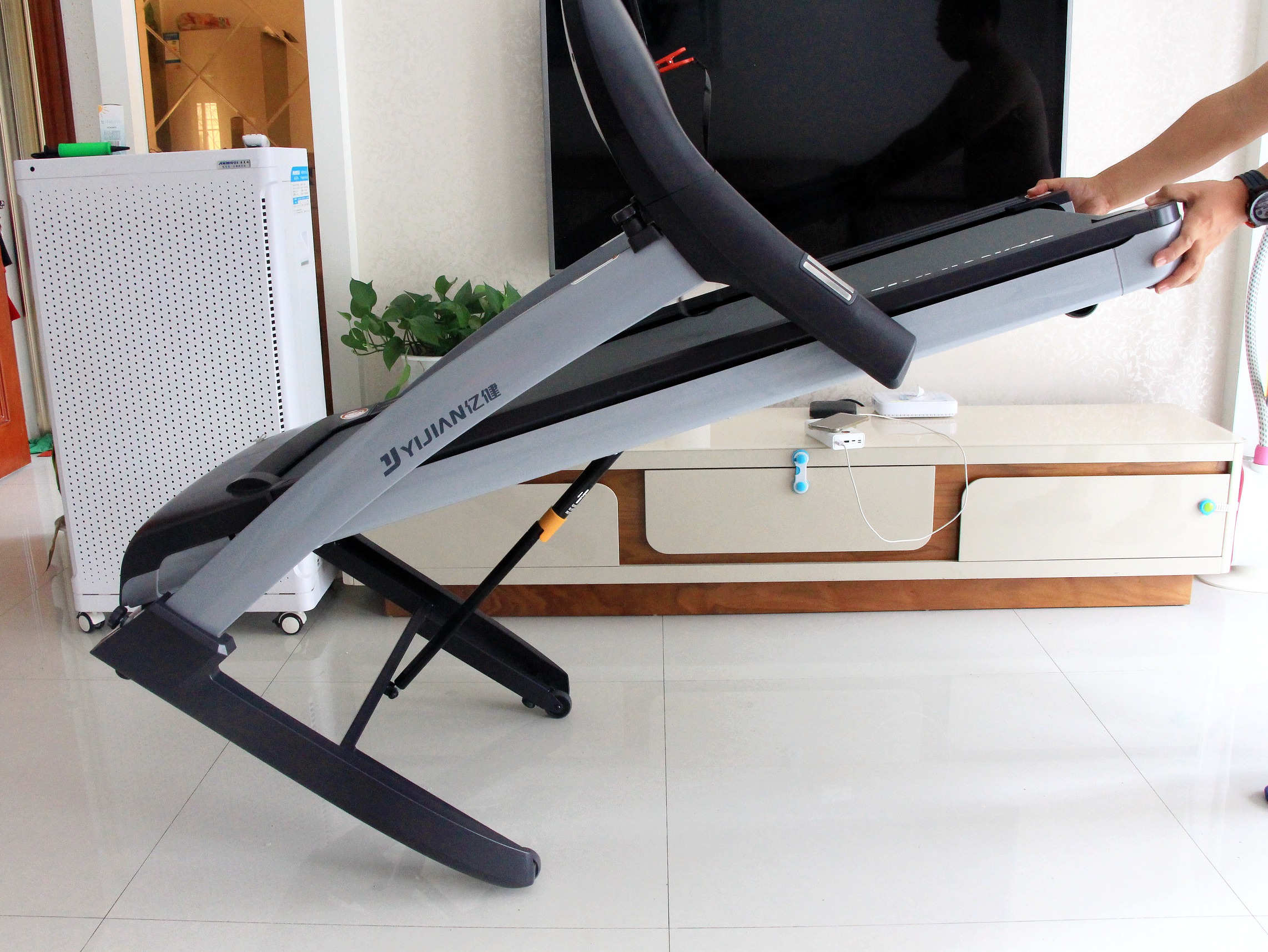 亿健跑步机最新款是哪个型号,亿健智能跑步机m1评测