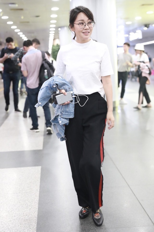 闫妮减龄穿衣搭配,闫妮上衣搭配裤子